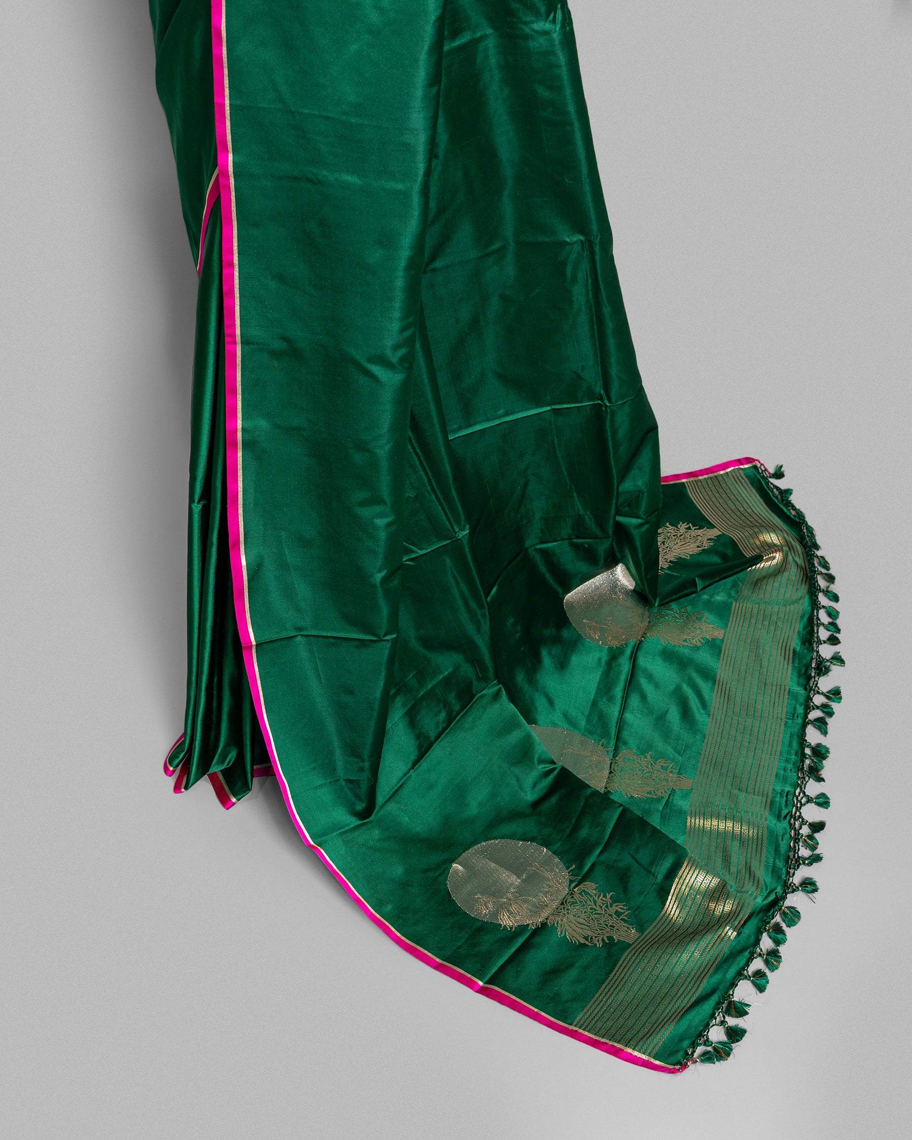 BOTTLE GREEN MASHRU SILK SAREE WITH CONTRAST BORDER