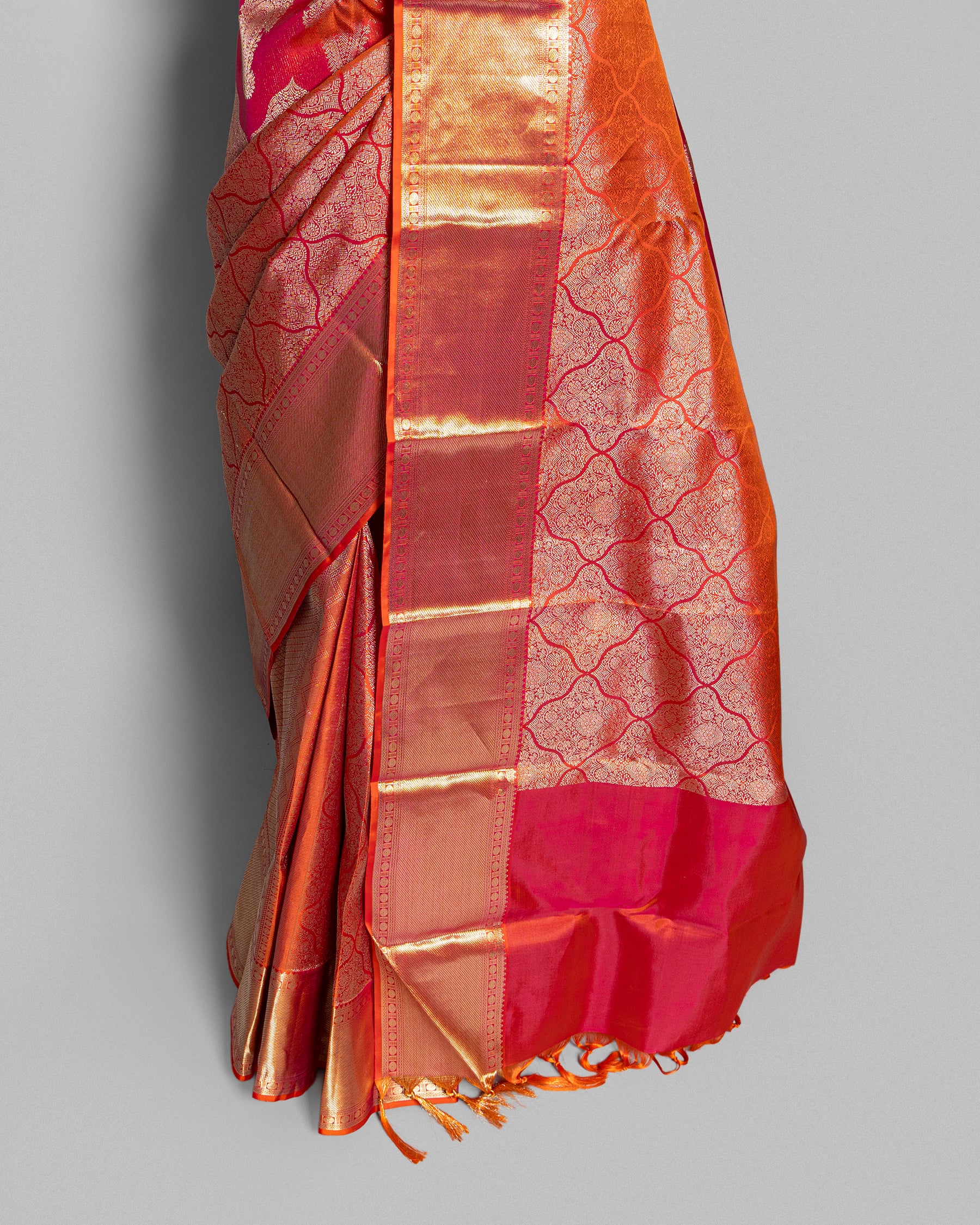 KANJEEVARAM SILK SAREE WITH PAISLEY BUTTI BORDER