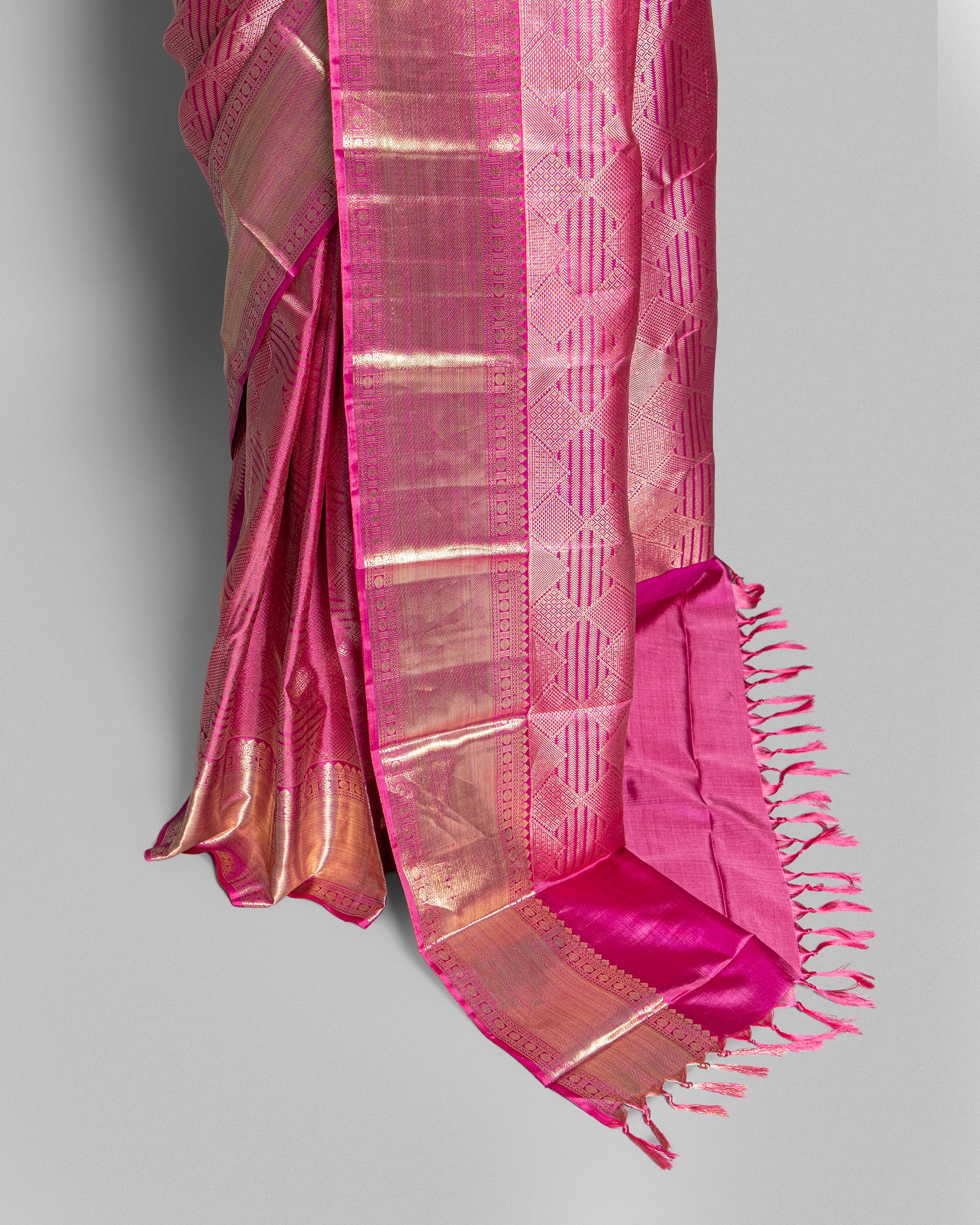 CARNATION KANJEEVARAM SILK SAREE WITH LAGDI-PATTA BORDER