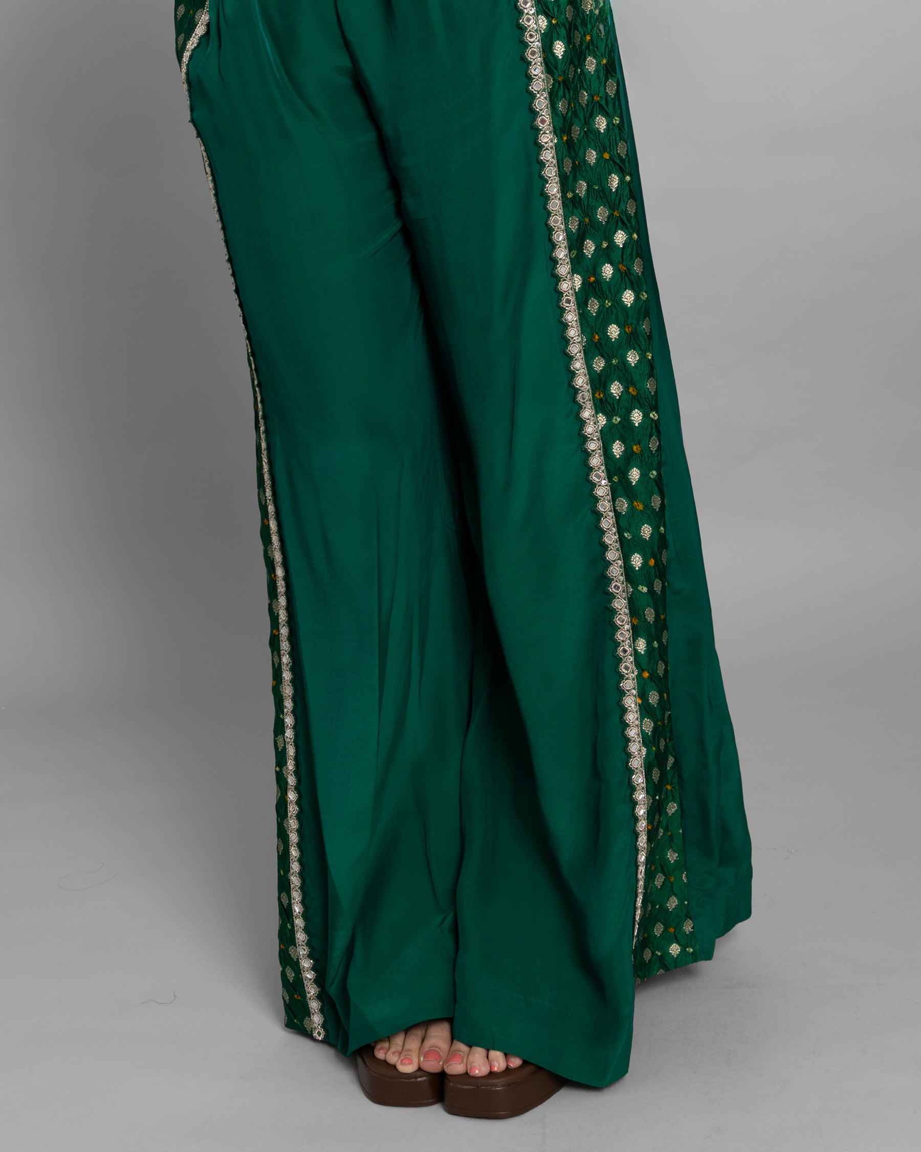 EMERALD GREEN BANDHANI & BANARASI ENSEMBLE