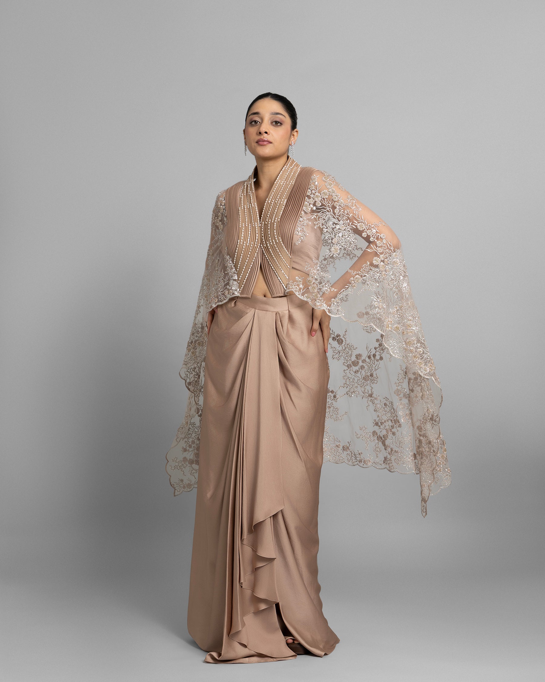 CHAMPAGNE GOLD HIGH-LOW CAPE SET