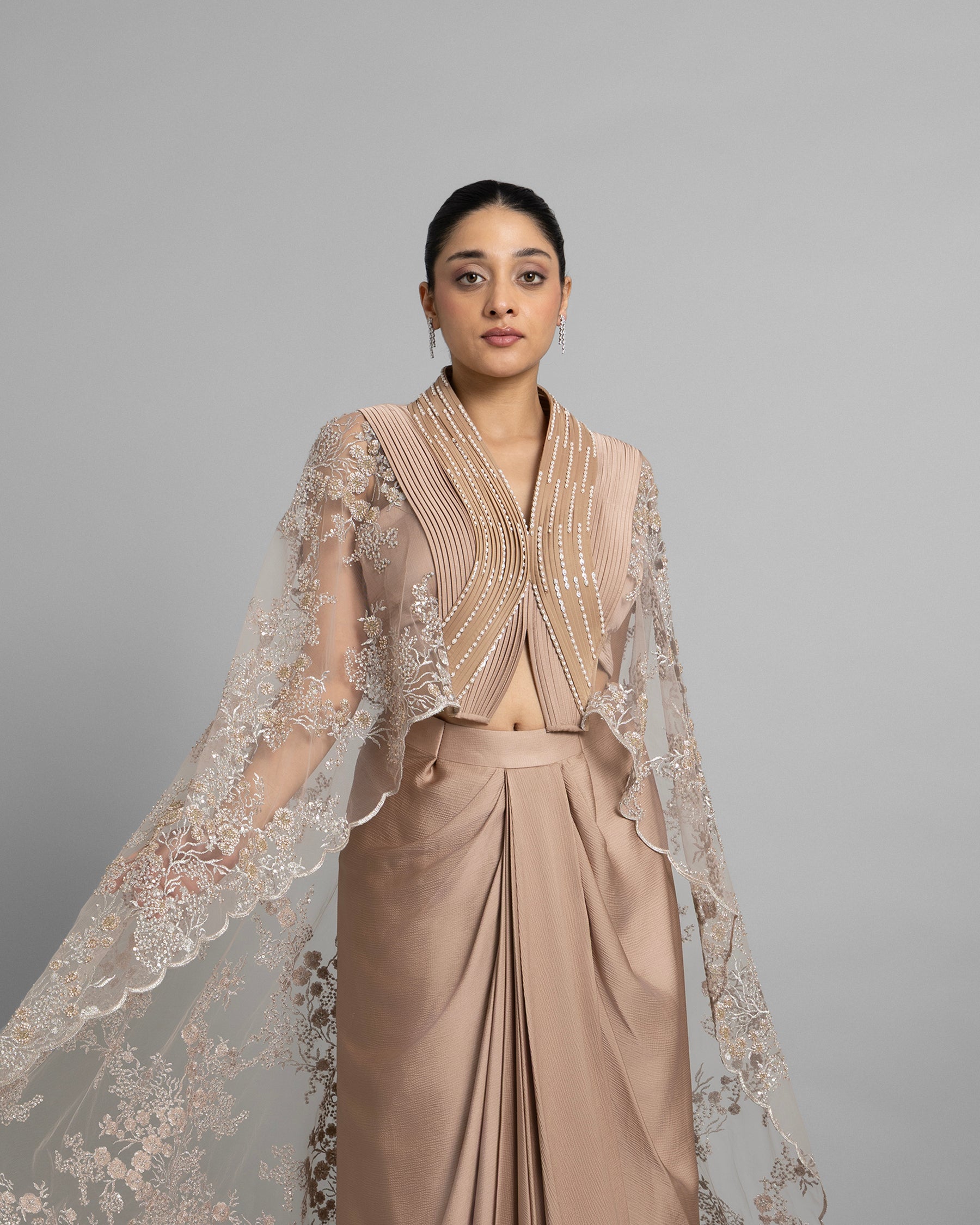 CHAMPAGNE GOLD HIGH-LOW CAPE SET