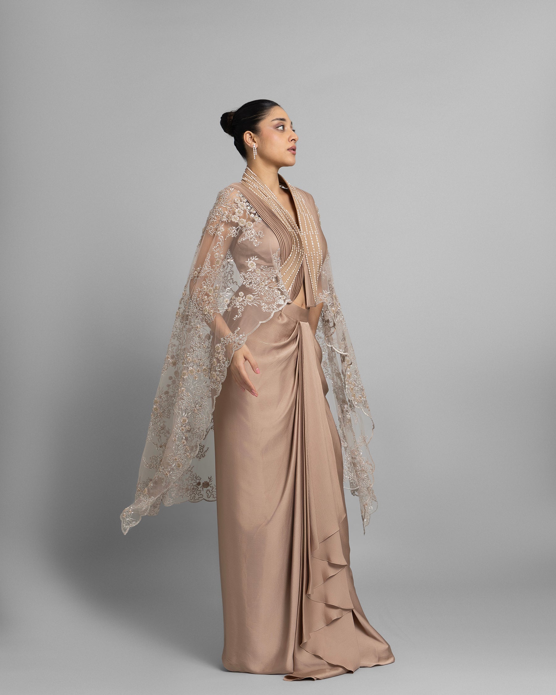 CHAMPAGNE GOLD HIGH-LOW CAPE SET